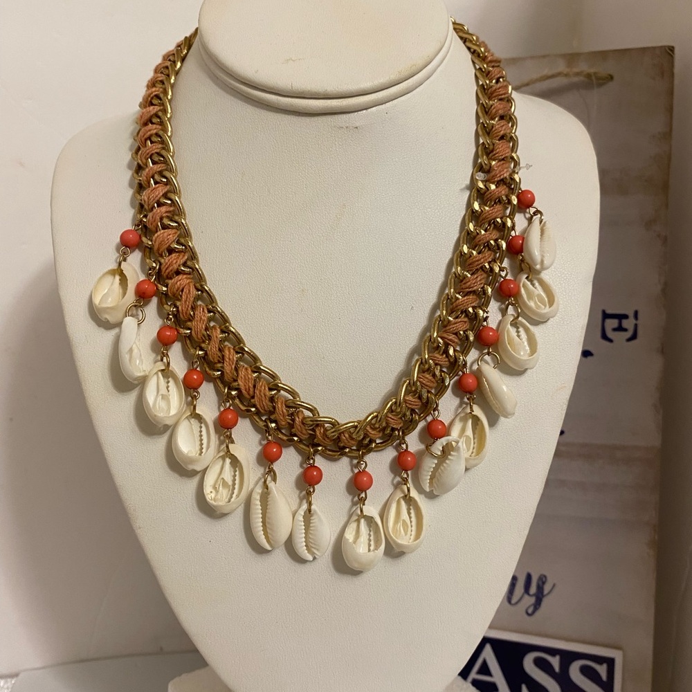 STATEMENT  NECKLACE
